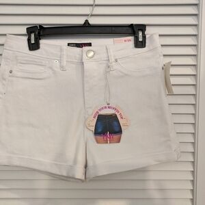 Women's Size 9/29 Shorts New With Tag